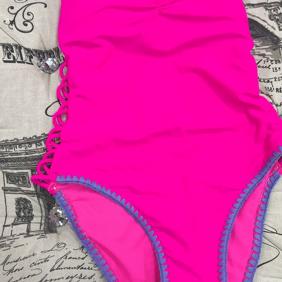 Salt+Cove Juniors' Shell-Stitch Cross-Back Swimsuit - Picture 3 of 7